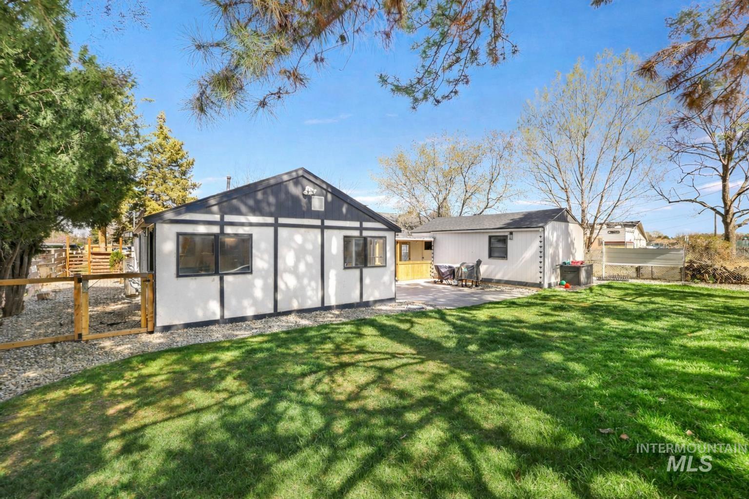 1420 Spruce Ave, Twin Falls, Idaho 83301-4137, 2 Bedrooms, 1.5 Bathrooms, Residential For Sale, Price $310,000,MLS 98979531