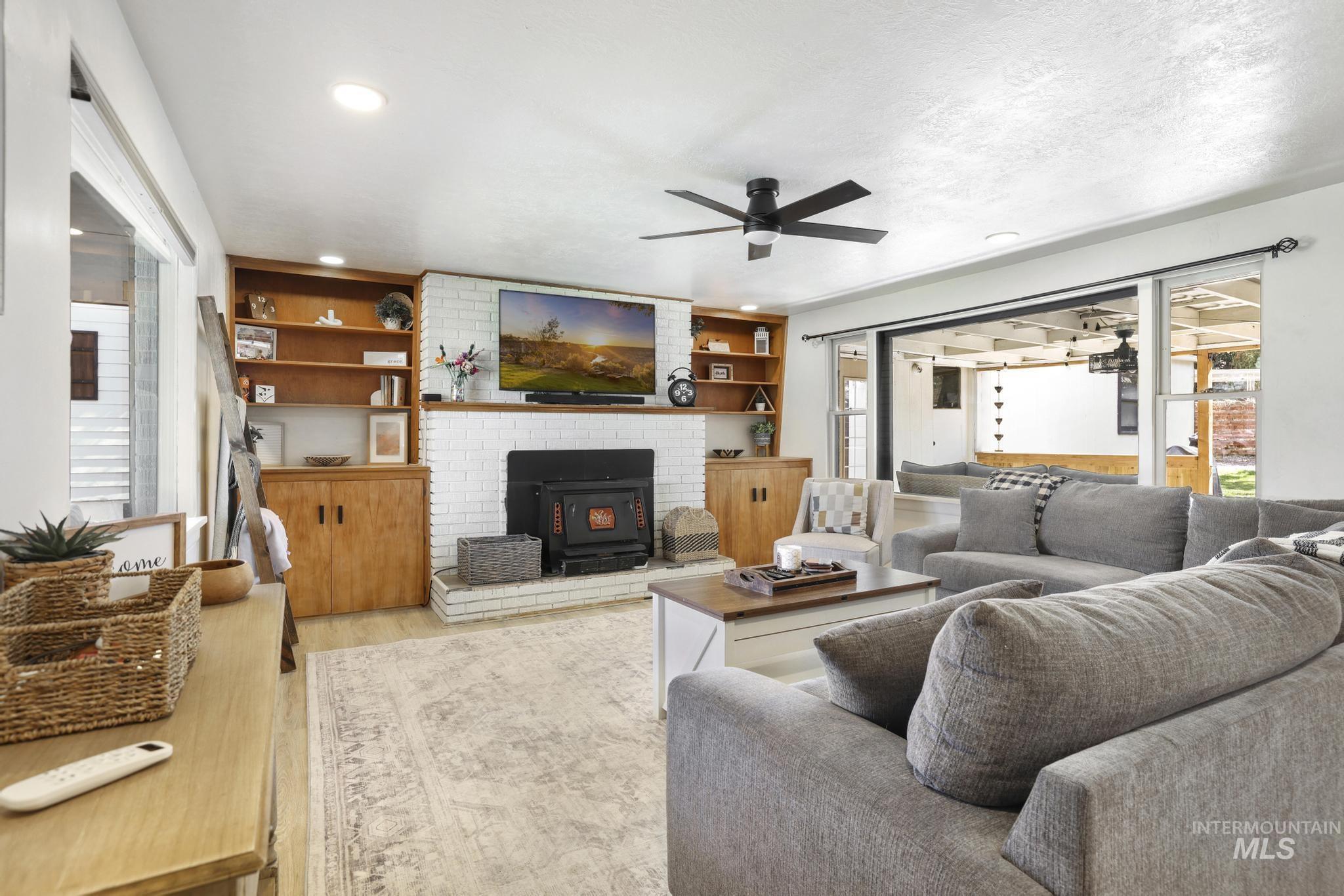 1420 Spruce Ave, Twin Falls, Idaho 83301-4137, 2 Bedrooms, 1.5 Bathrooms, Residential For Sale, Price $310,000,MLS 98979531