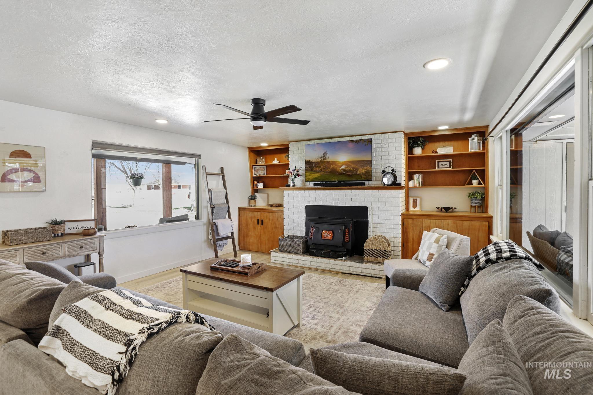 1420 Spruce Ave, Twin Falls, Idaho 83301-4137, 2 Bedrooms, 1.5 Bathrooms, Residential For Sale, Price $310,000,MLS 98979531