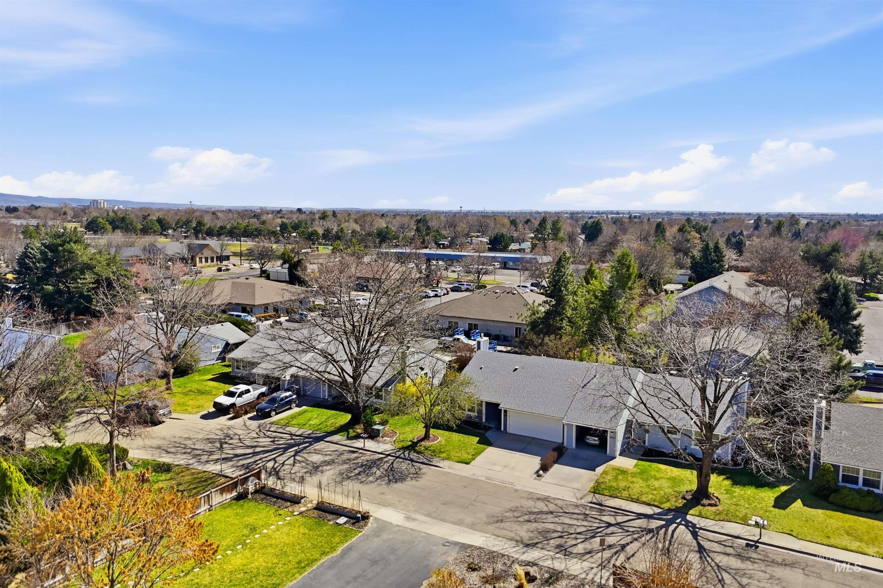 8331 W Cory Ct, Boise, Idaho 83704, 2 Bedrooms, 2 Bathrooms, Residential For Sale, Price $375,000,MLS 98979535