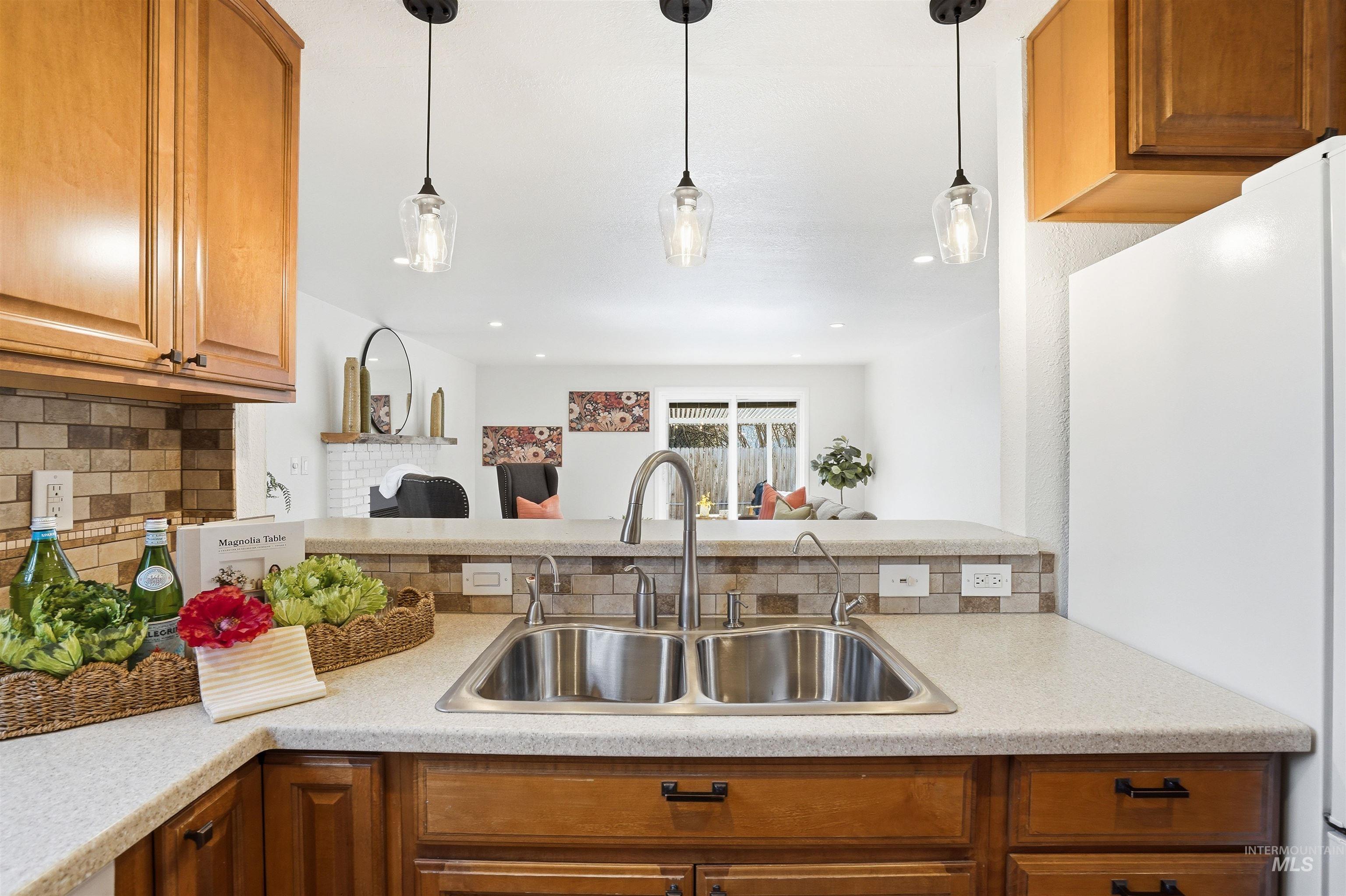 8331 W Cory Ct, Boise, Idaho 83704, 2 Bedrooms, 2 Bathrooms, Residential For Sale, Price $375,000,MLS 98979535