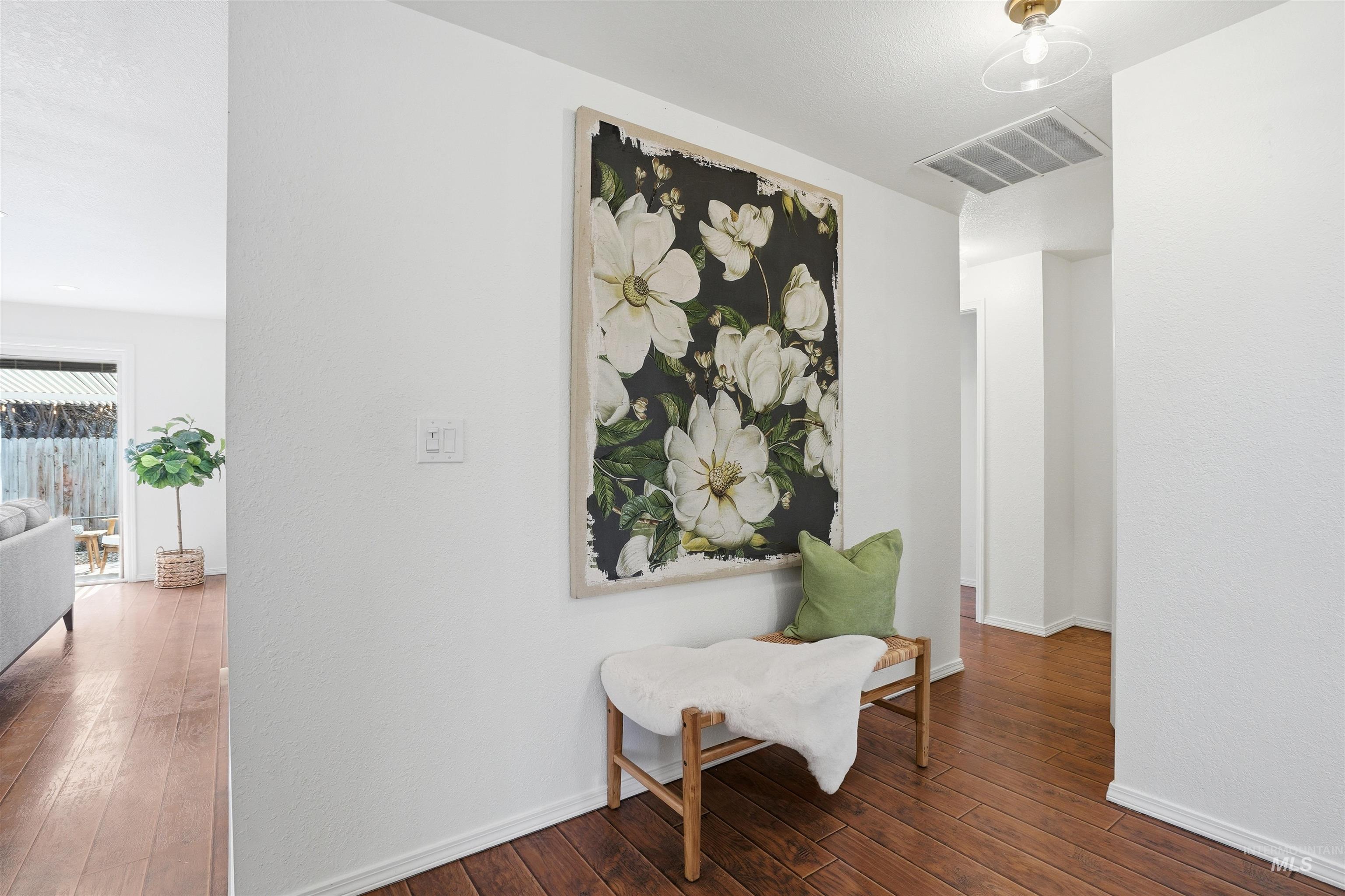 8331 W Cory Ct, Boise, Idaho 83704, 2 Bedrooms, 2 Bathrooms, Residential For Sale, Price $375,000,MLS 98979535