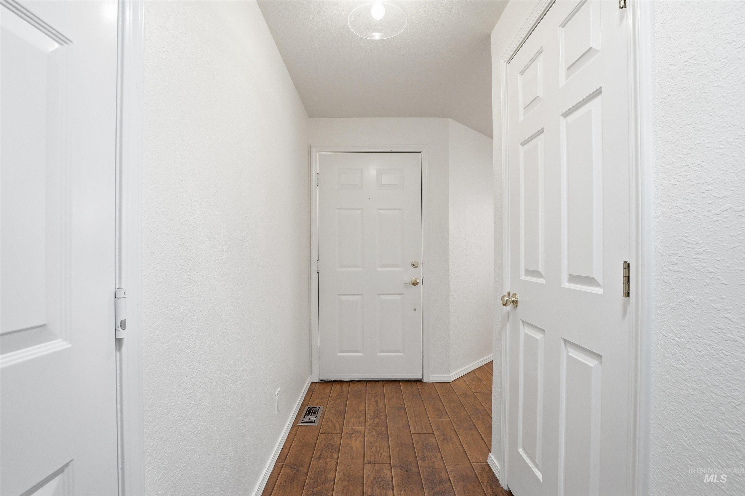 8331 W Cory Ct, Boise, Idaho 83704, 2 Bedrooms, 2 Bathrooms, Residential For Sale, Price $375,000,MLS 98979535