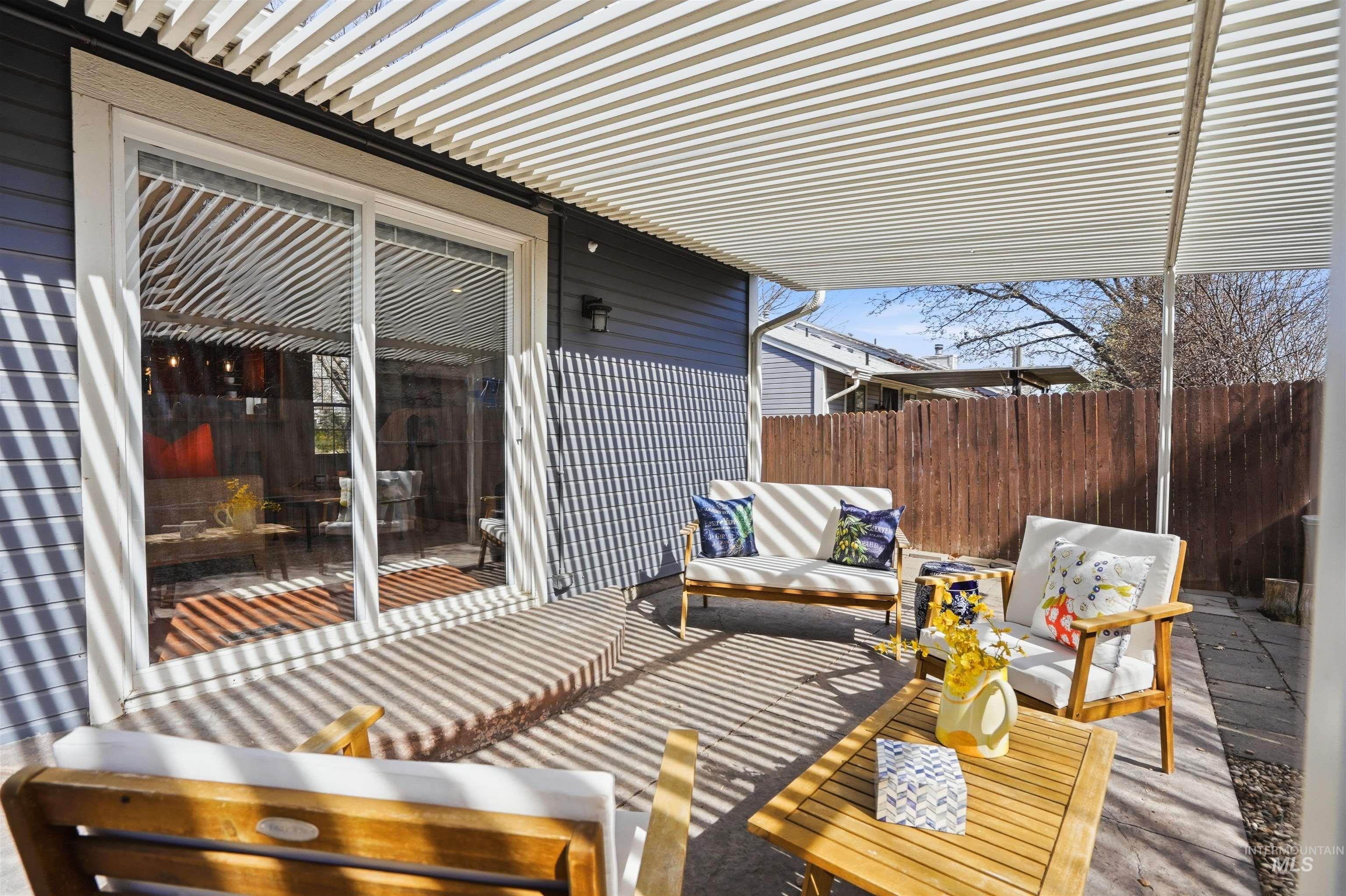 8331 W Cory Ct, Boise, Idaho 83704, 2 Bedrooms, 2 Bathrooms, Residential For Sale, Price $375,000,MLS 98979535