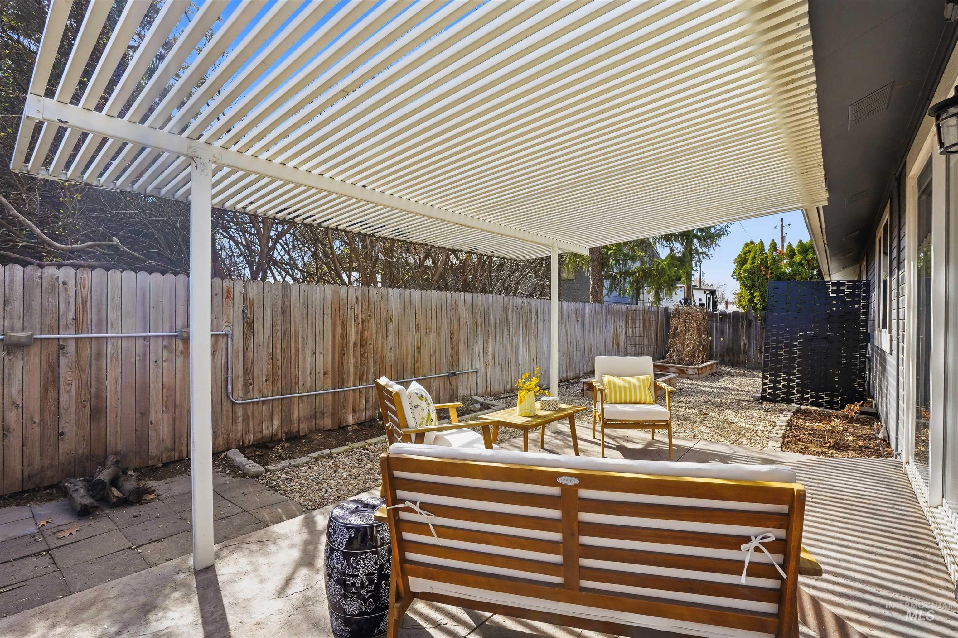 8331 W Cory Ct, Boise, Idaho 83704, 2 Bedrooms, 2 Bathrooms, Residential For Sale, Price $375,000,MLS 98979535