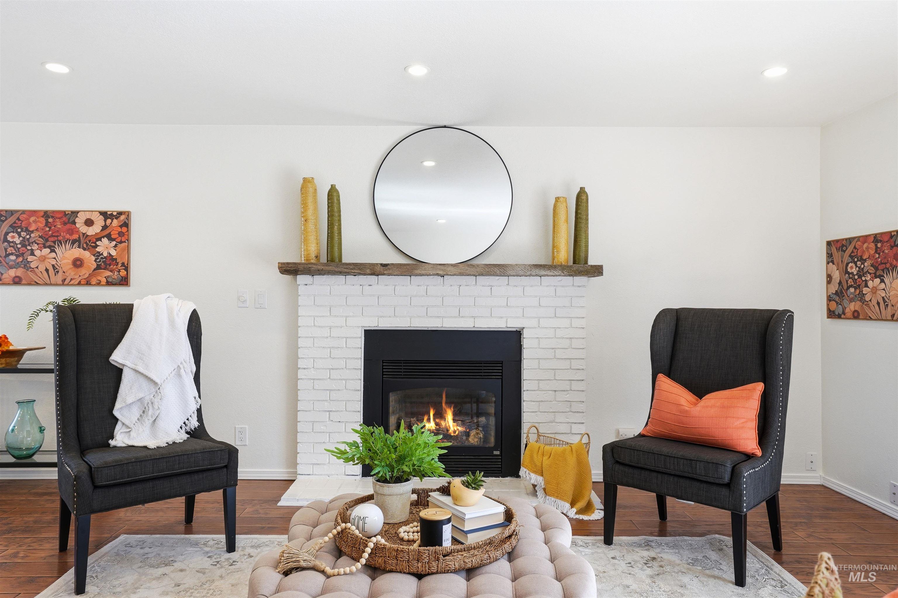 8331 W Cory Ct, Boise, Idaho 83704, 2 Bedrooms, 2 Bathrooms, Residential For Sale, Price $375,000,MLS 98979535