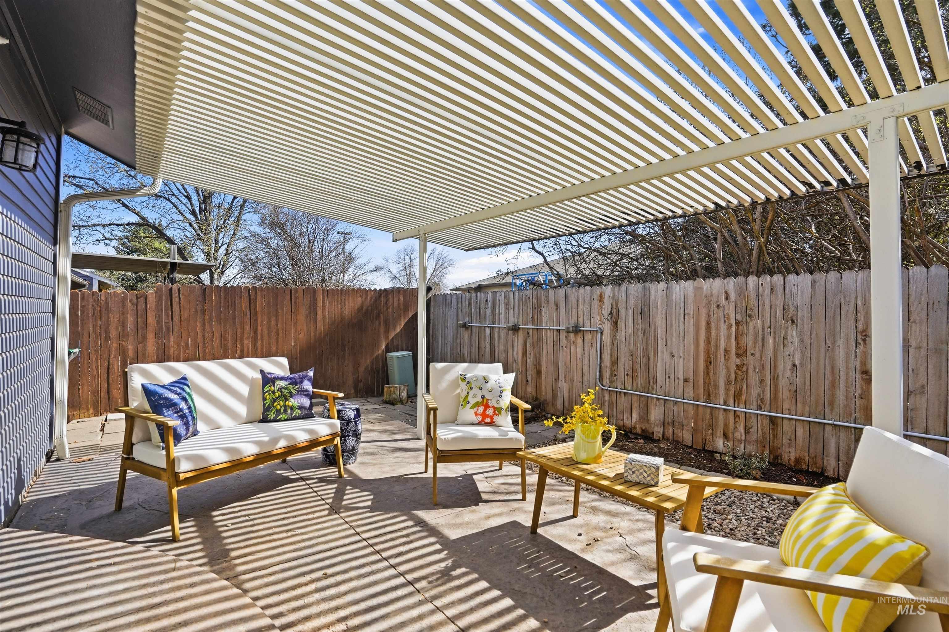 8331 W Cory Ct, Boise, Idaho 83704, 2 Bedrooms, 2 Bathrooms, Residential For Sale, Price $375,000,MLS 98979535