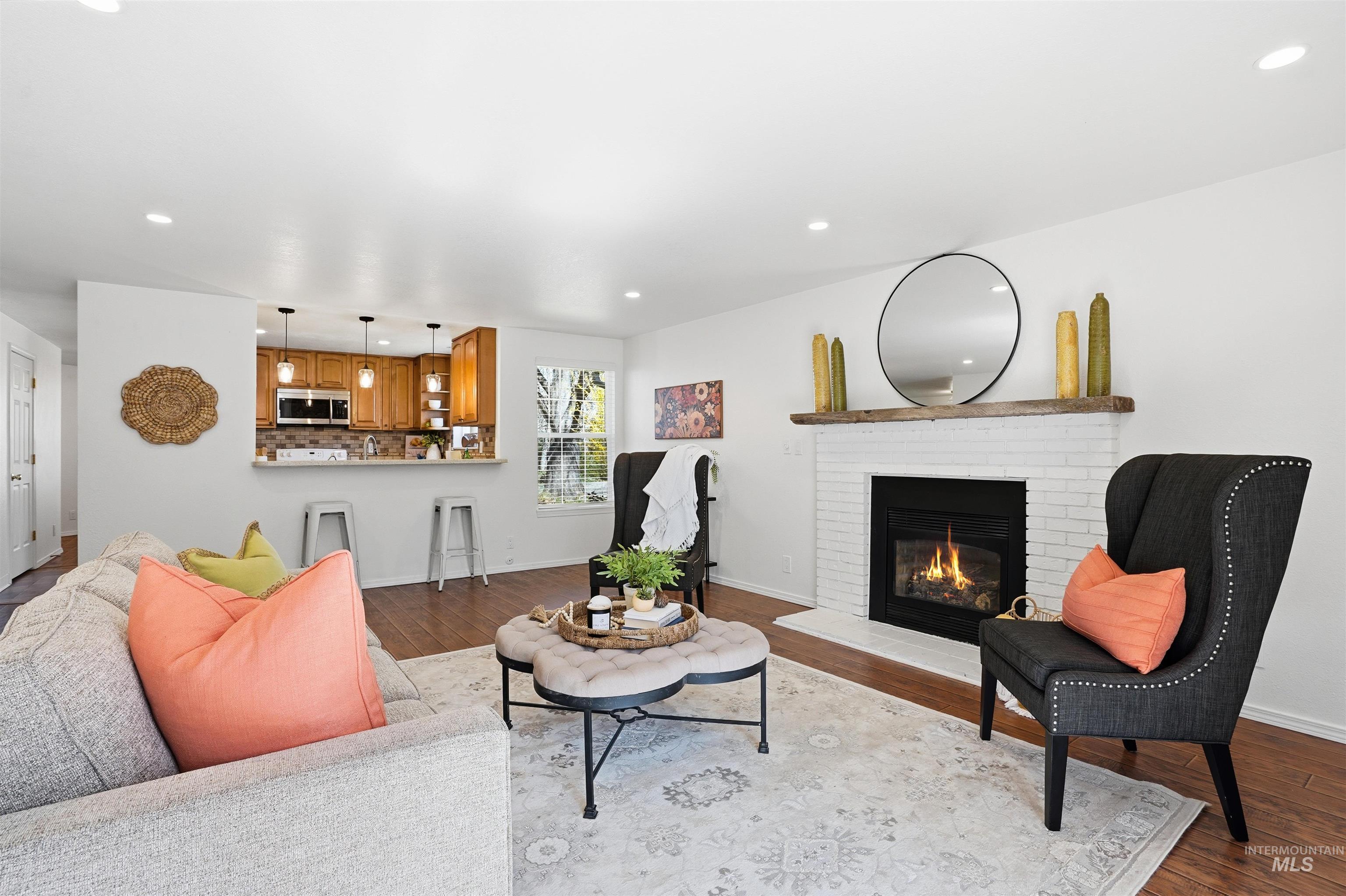 8331 W Cory Ct, Boise, Idaho 83704, 2 Bedrooms, 2 Bathrooms, Residential For Sale, Price $375,000,MLS 98979535