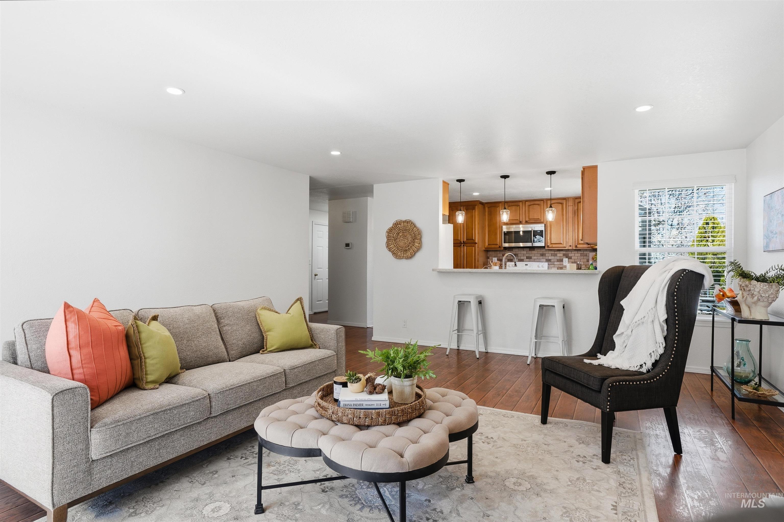 8331 W Cory Ct, Boise, Idaho 83704, 2 Bedrooms, 2 Bathrooms, Residential For Sale, Price $375,000,MLS 98979535