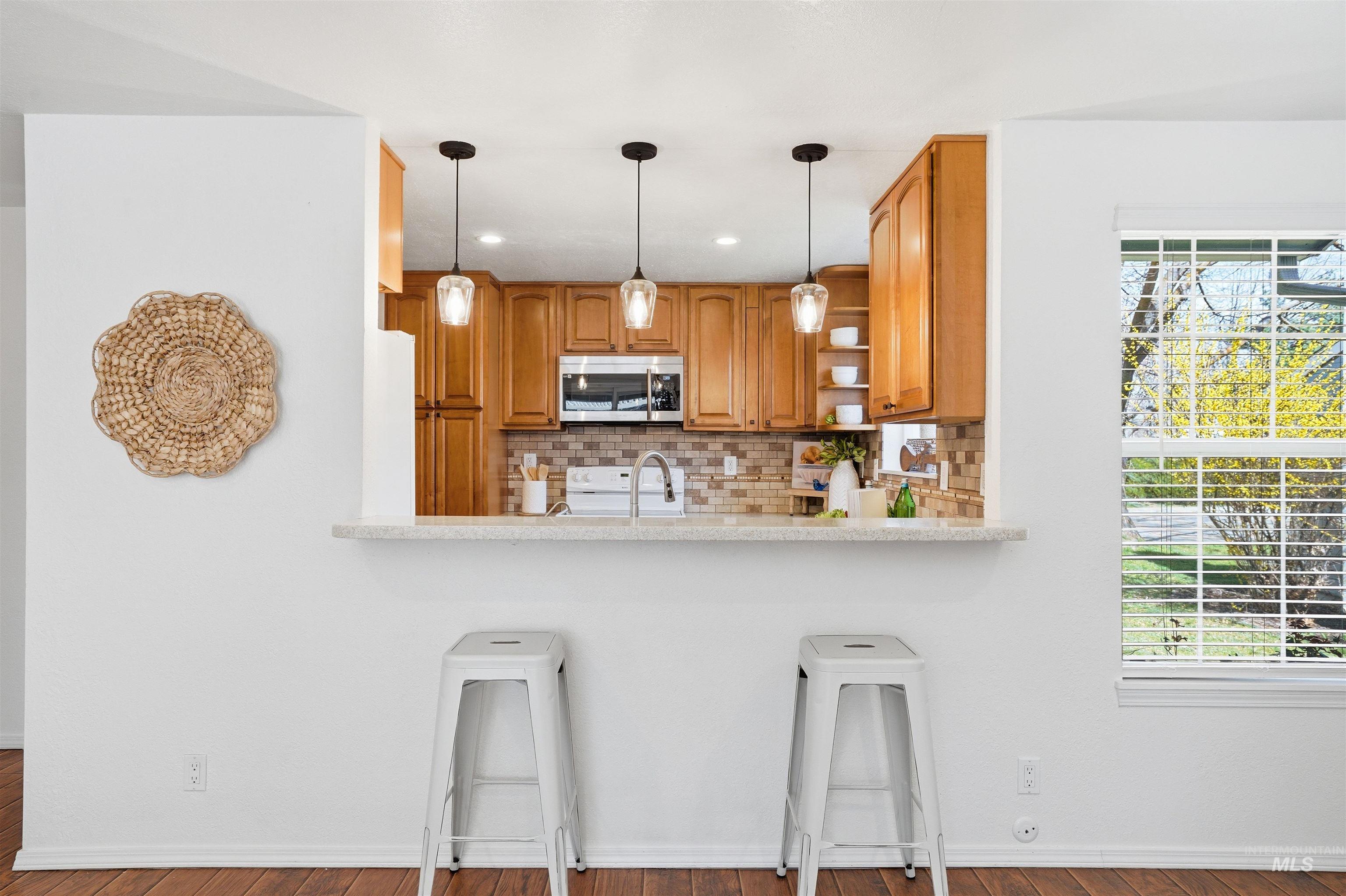 8331 W Cory Ct, Boise, Idaho 83704, 2 Bedrooms, 2 Bathrooms, Residential For Sale, Price $375,000,MLS 98979535