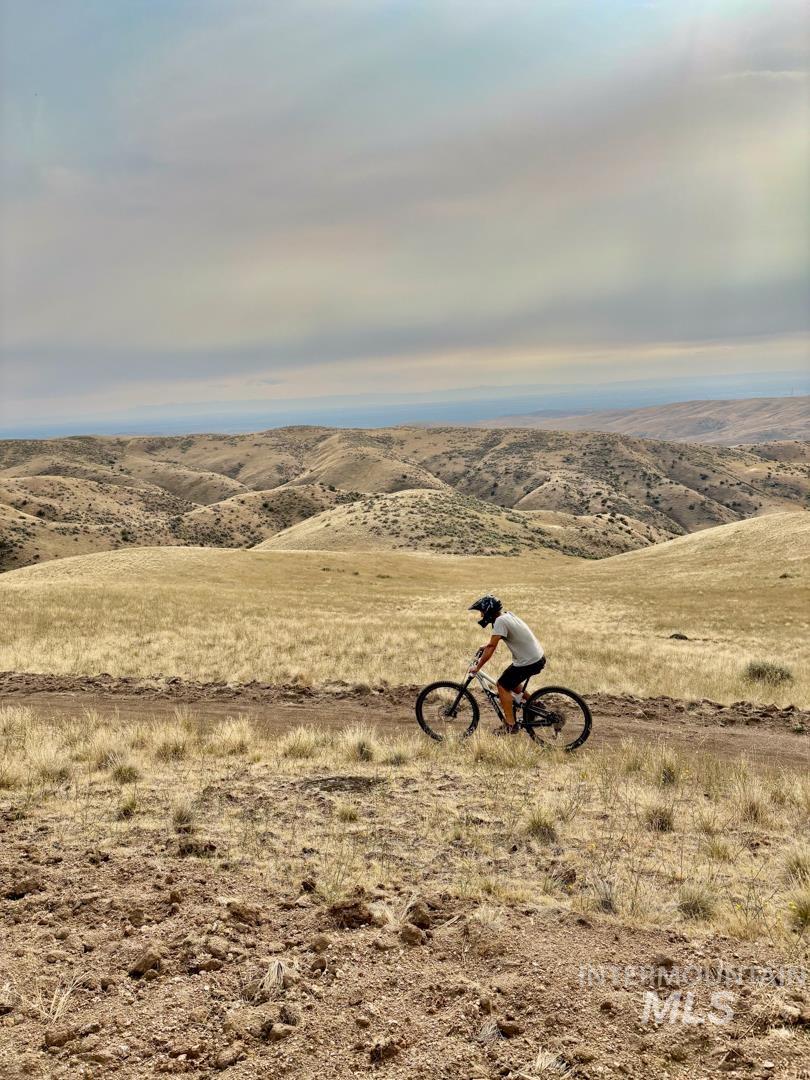 20042 N Swire Green Way, Boise, Idaho 83714, 3 Bedrooms, 2.5 Bathrooms, Residential For Sale, Price $1,097,800, 98979545