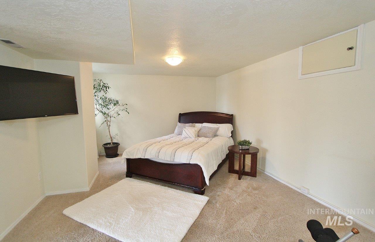 1124 Virginia Circle, Nampa, Idaho 83687-8670, 6 Bedrooms, 3 Bathrooms, Residential For Sale, Price $992,000, 98979546