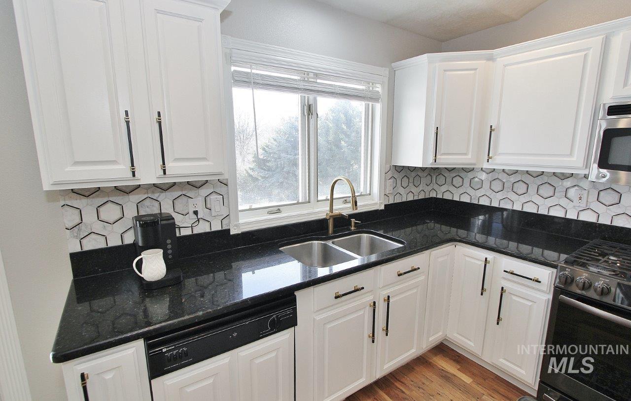 1124 Virginia Circle, Nampa, Idaho 83687-8670, 6 Bedrooms, 3 Bathrooms, Residential For Sale, Price $992,000, 98979546