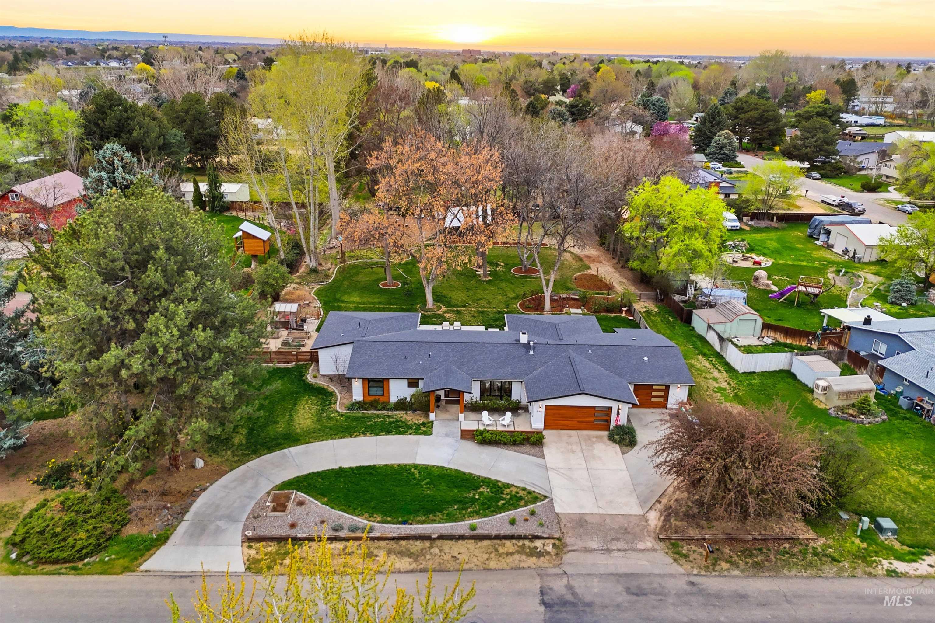 595 S El Blanco Dr, Boise, Idaho 83709, 3 Bedrooms, 3.5 Bathrooms, Residential For Sale, Price $885,000, 98979549