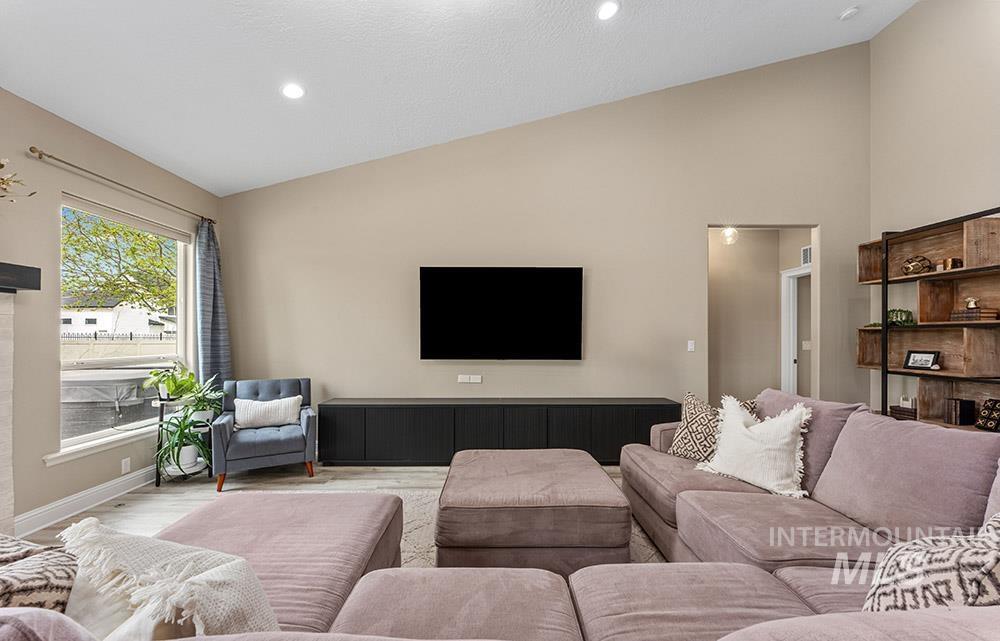 151 N Lost Canyon, Eagle, Idaho 83616-7222, 5 Bedrooms, 3.5 Bathrooms, Residential For Sale, Price $999,900, 98979555