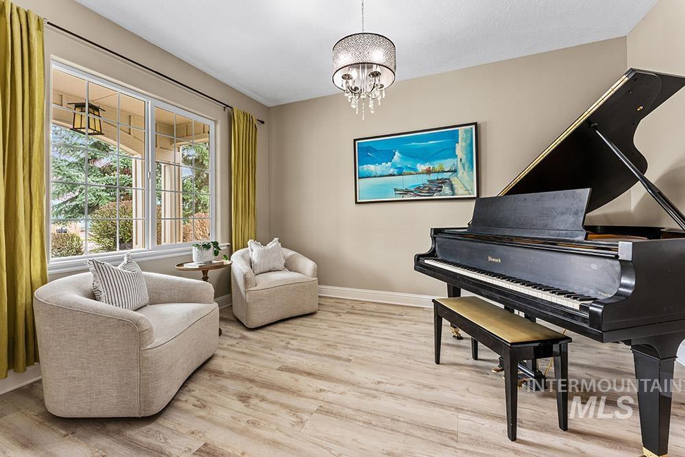 151 N Lost Canyon, Eagle, Idaho 83616-7222, 5 Bedrooms, 3.5 Bathrooms, Residential For Sale, Price $999,900, 98979555