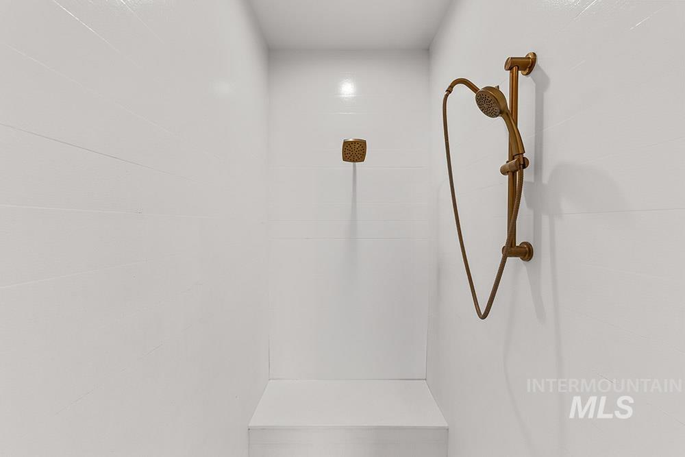 151 N Lost Canyon, Eagle, Idaho 83616-7222, 5 Bedrooms, 3.5 Bathrooms, Residential For Sale, Price $999,900, 98979555