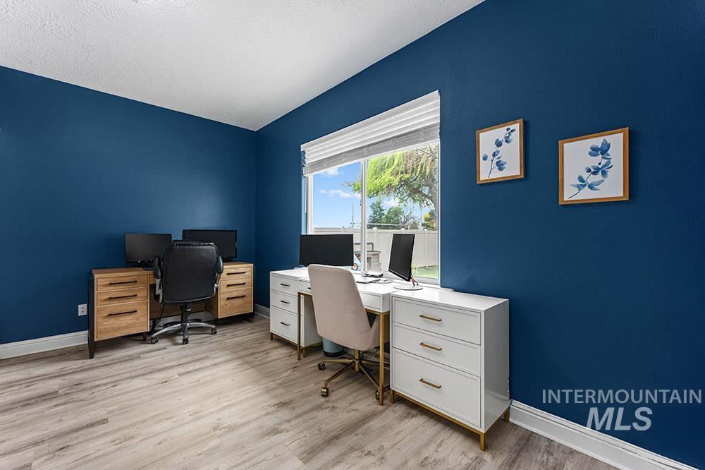 151 N Lost Canyon, Eagle, Idaho 83616-7222, 5 Bedrooms, 3.5 Bathrooms, Residential For Sale, Price $999,900, 98979555