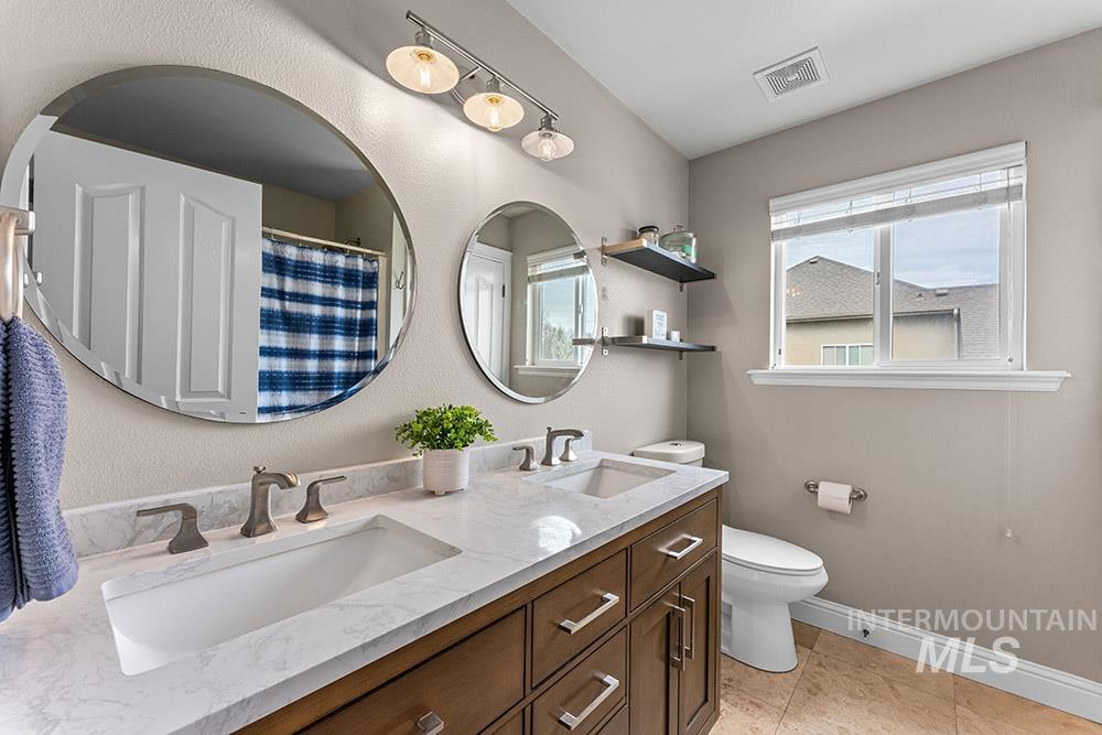 151 N Lost Canyon, Eagle, Idaho 83616-7222, 5 Bedrooms, 3.5 Bathrooms, Residential For Sale, Price $999,900, 98979555