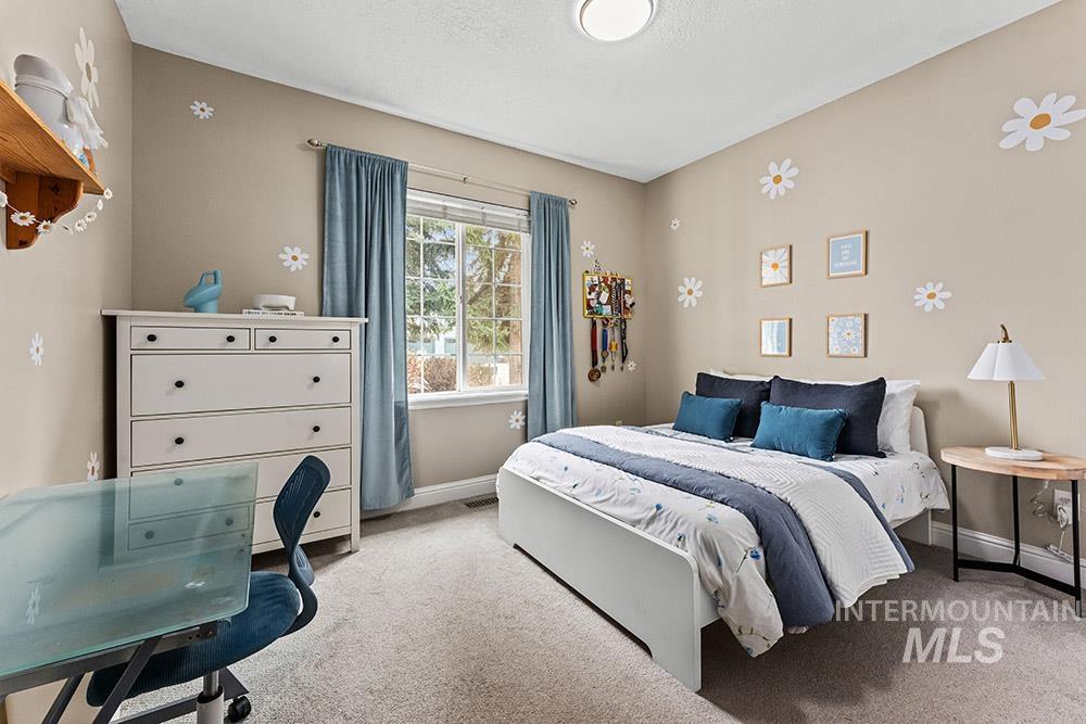 151 N Lost Canyon, Eagle, Idaho 83616-7222, 5 Bedrooms, 3.5 Bathrooms, Residential For Sale, Price $999,900, 98979555