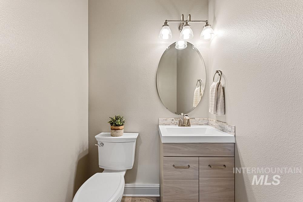 151 N Lost Canyon, Eagle, Idaho 83616-7222, 5 Bedrooms, 3.5 Bathrooms, Residential For Sale, Price $999,900, 98979555