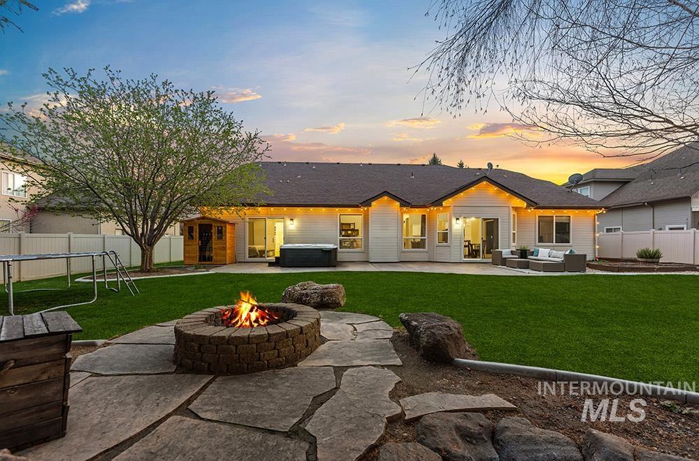 151 N Lost Canyon, Eagle, Idaho 83616-7222, 5 Bedrooms, 3.5 Bathrooms, Residential For Sale, Price $999,900, 98979555