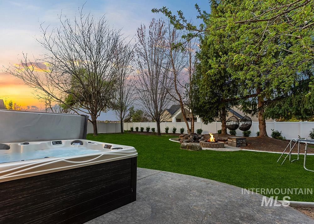 151 N Lost Canyon, Eagle, Idaho 83616-7222, 5 Bedrooms, 3.5 Bathrooms, Residential For Sale, Price $999,900, 98979555