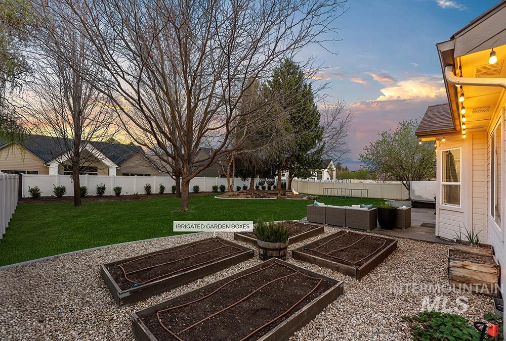 151 N Lost Canyon, Eagle, Idaho 83616-7222, 5 Bedrooms, 3.5 Bathrooms, Residential For Sale, Price $999,900, 98979555