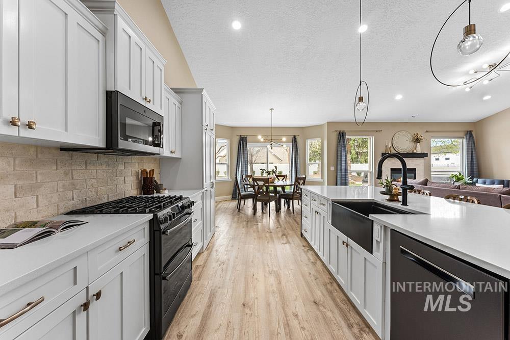 151 N Lost Canyon, Eagle, Idaho 83616-7222, 5 Bedrooms, 3.5 Bathrooms, Residential For Sale, Price $999,900, 98979555