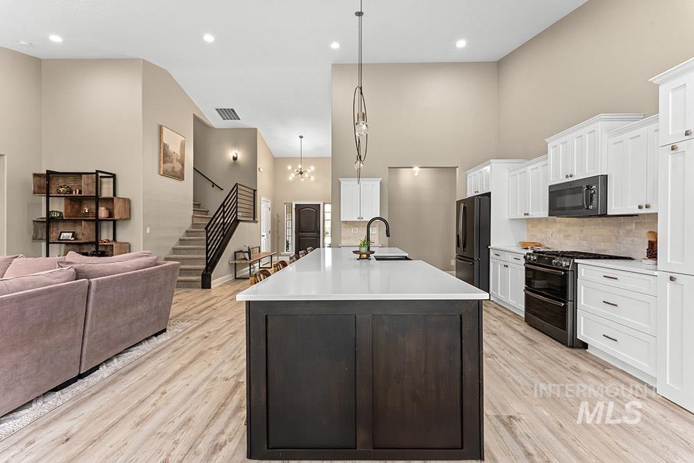 151 N Lost Canyon, Eagle, Idaho 83616-7222, 5 Bedrooms, 3.5 Bathrooms, Residential For Sale, Price $999,900, 98979555