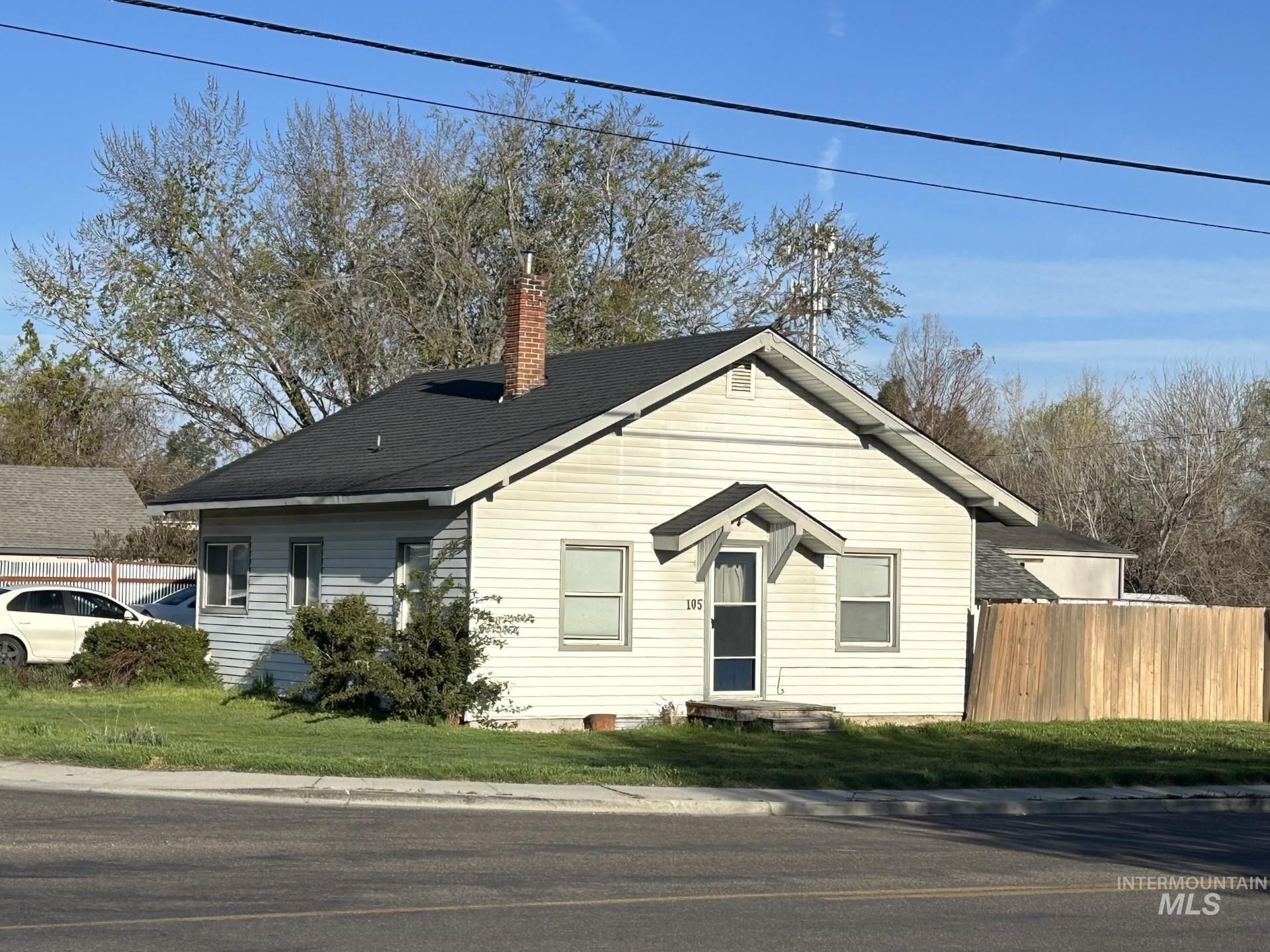 105 N Midland Blvd., Nampa, Idaho 83651, 2 Bedrooms, 1 Bathroom, Residential For Sale, Price $299,000, 98979556