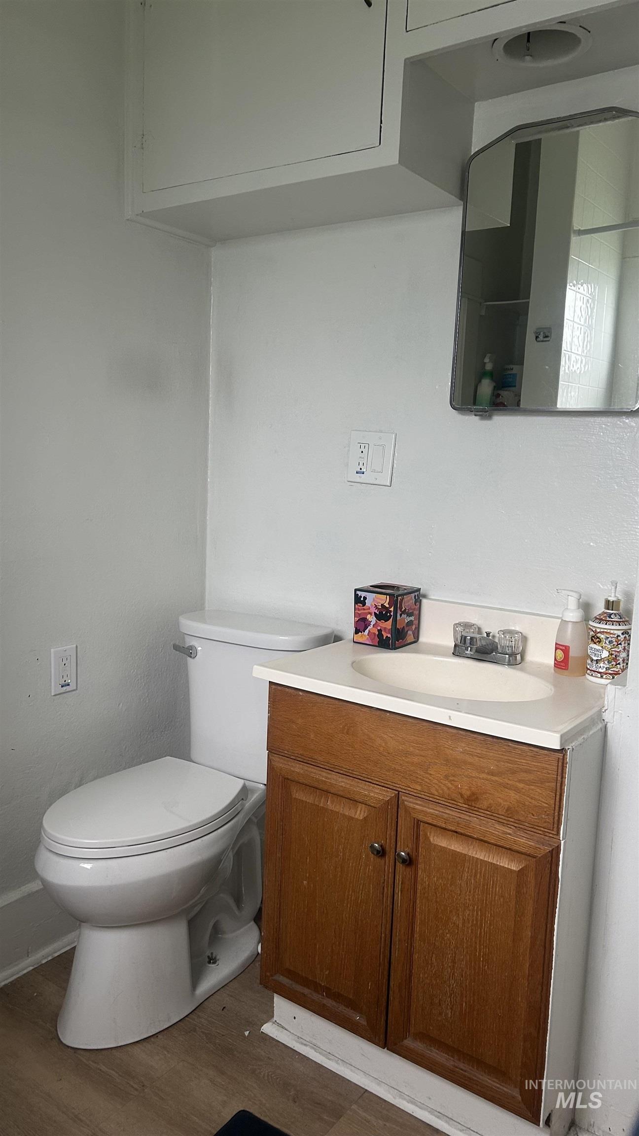 105 N Midland Blvd., Nampa, Idaho 83651, 2 Bedrooms, 1 Bathroom, Residential For Sale, Price $299,000,MLS 98979556