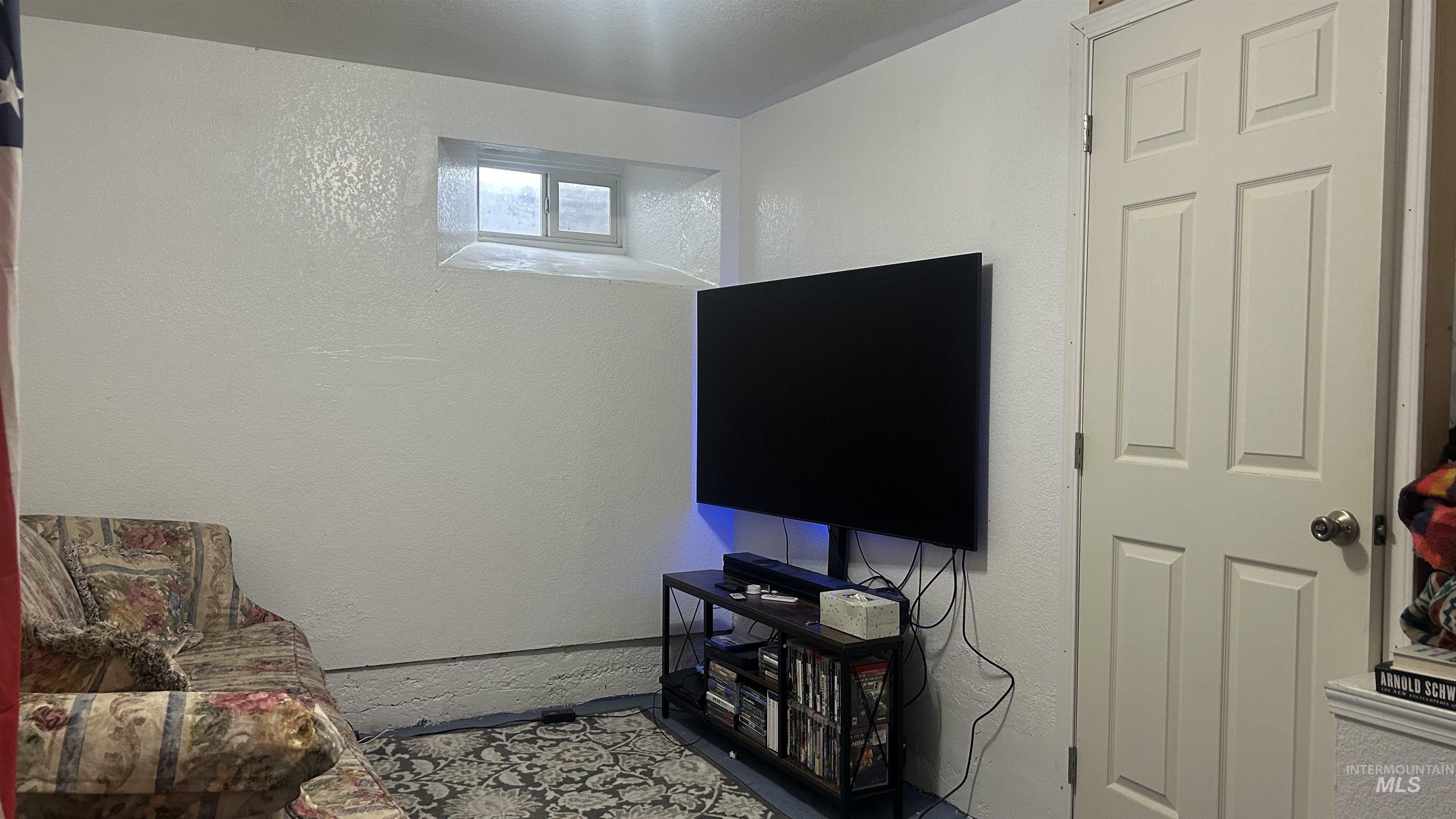 105 N Midland Blvd., Nampa, Idaho 83651, 2 Bedrooms, 1 Bathroom, Residential For Sale, Price $299,000,MLS 98979556