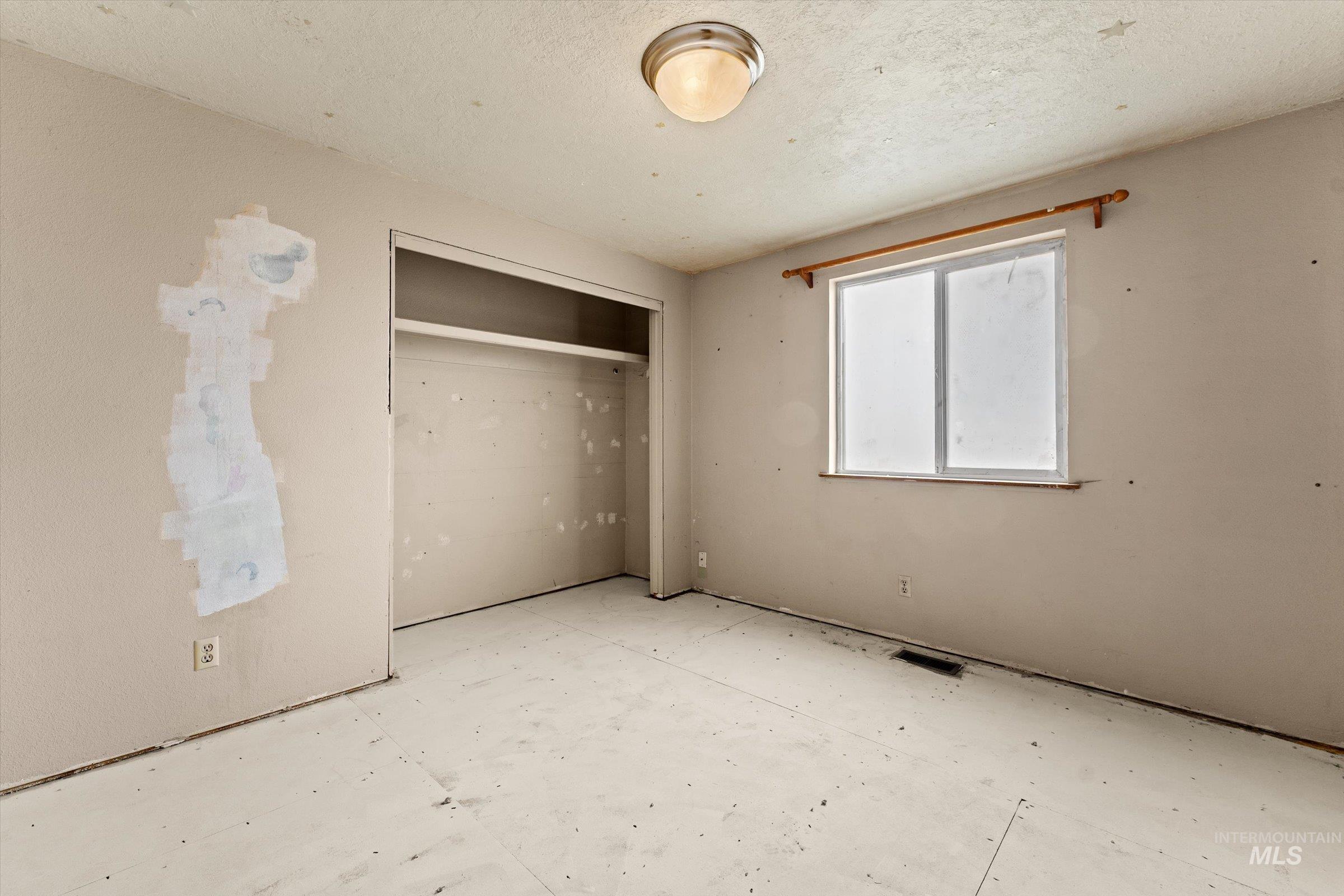 6267 Deer Flat Rd, Nampa, Idaho 83686, 5 Bedrooms, 3 Bathrooms, Residential For Sale, Price $399,000, 98979566