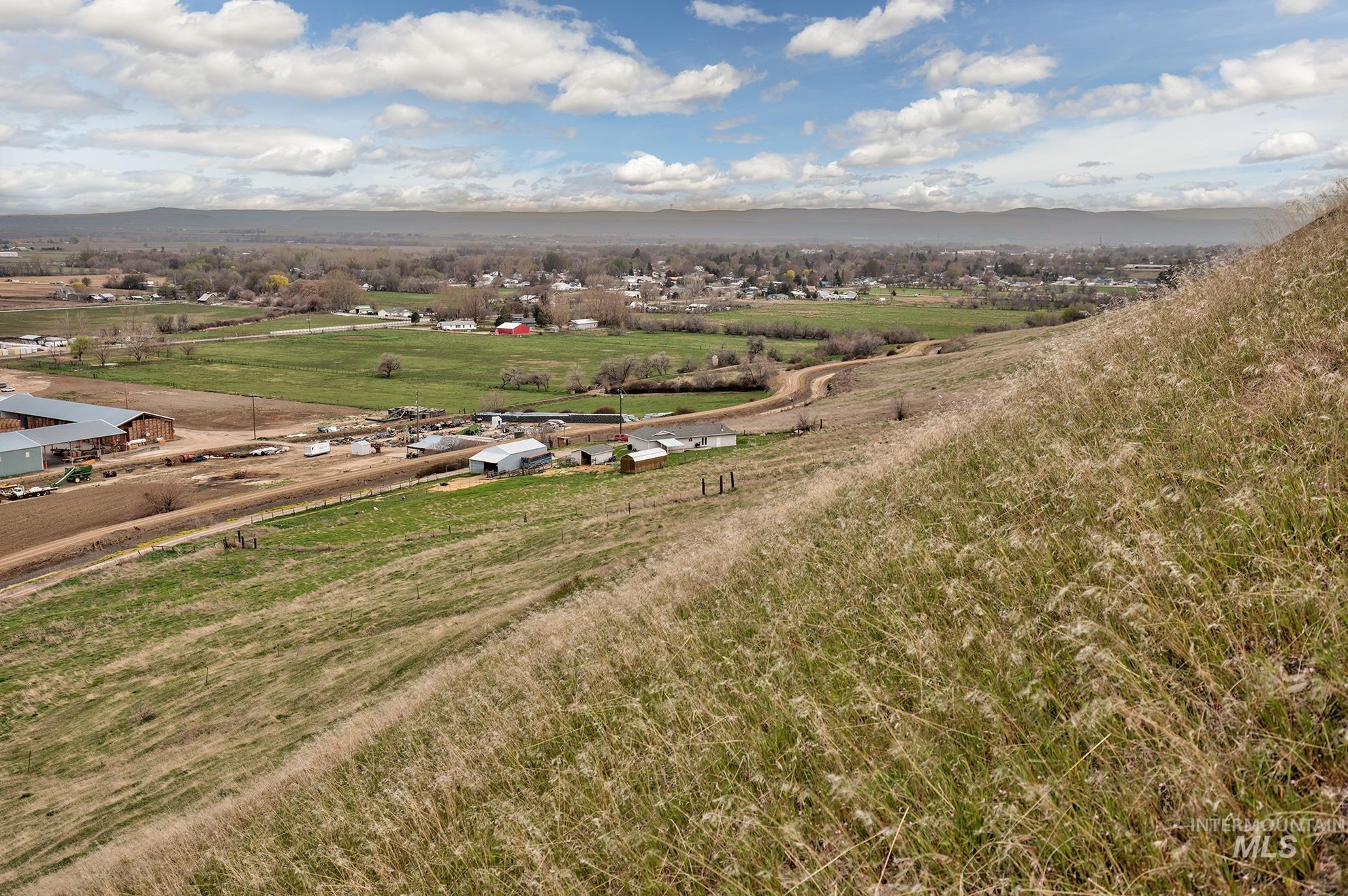 1492 Weiser River Road, Weiser, Idaho 83672, 3 Bedrooms, 2 Bathrooms, Residential For Sale, Price $489,000,MLS 98979567
