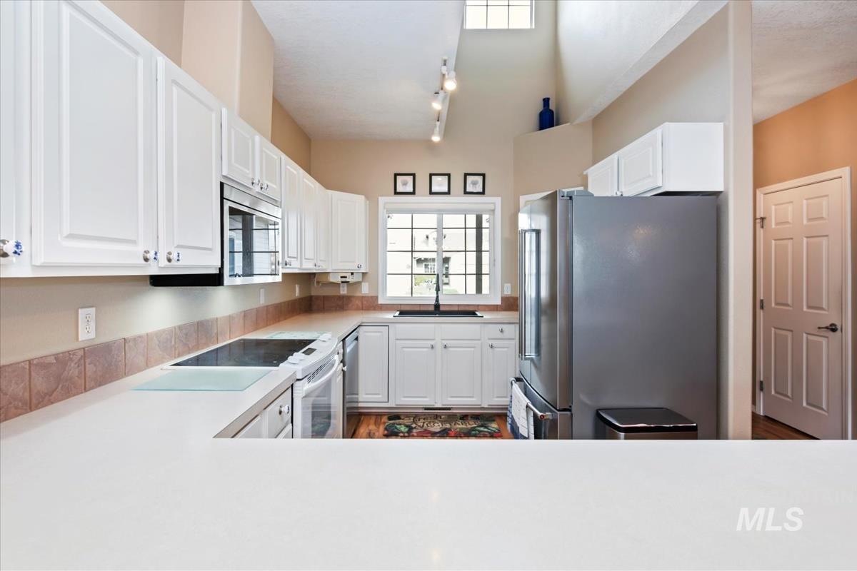 9169 W Lancelot Court, Boise, Idaho 83704, 2 Bedrooms, 2 Bathrooms, Residential For Sale, Price $350,000,MLS 98979573