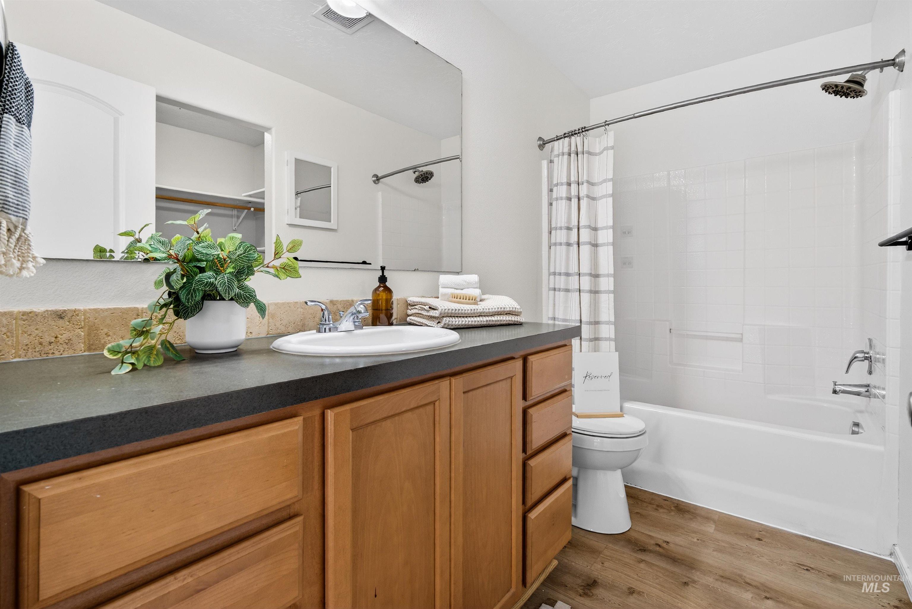 7837 E Bratton Dr, Nampa, Idaho 83687, 3 Bedrooms, 2 Bathrooms, Residential For Sale, Price $394,537, 98979578