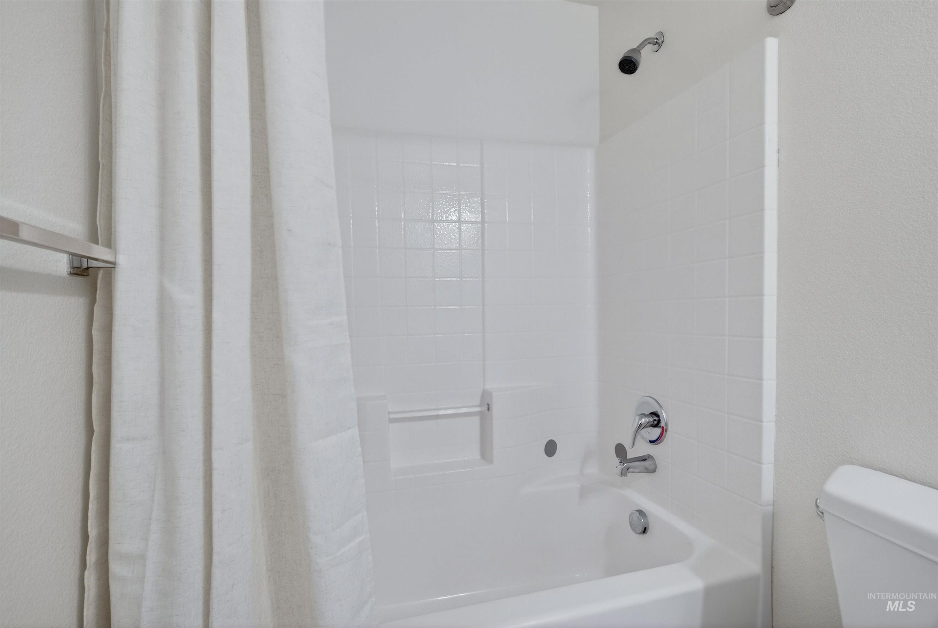 7837 E Bratton Dr, Nampa, Idaho 83687, 3 Bedrooms, 2 Bathrooms, Residential For Sale, Price $394,537, 98979578