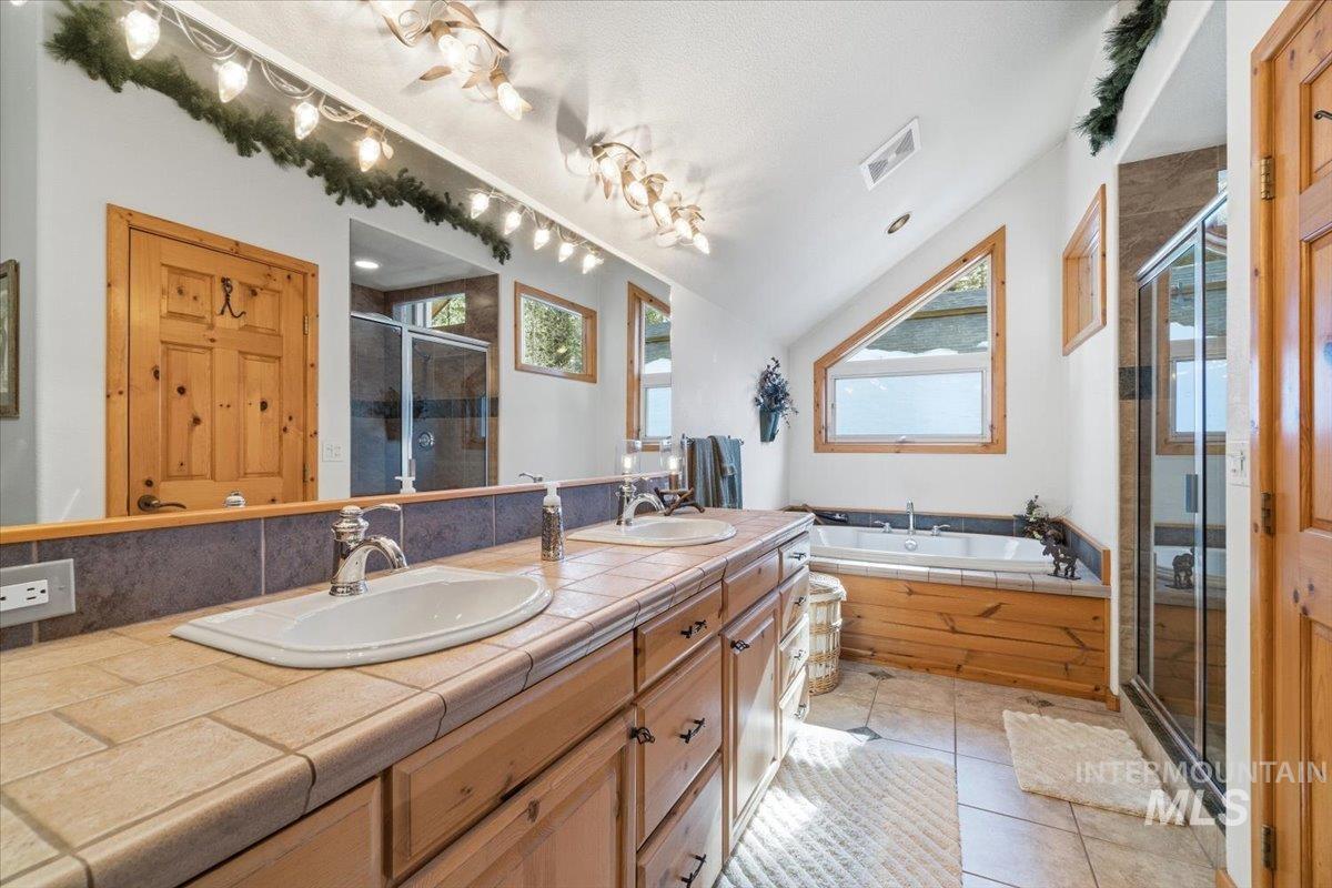 1085 Chip Shot Dr, McCall, Idaho 83638, 3 Bedrooms, 3 Bathrooms, Residential For Sale, Price $1,390,000, 98979579