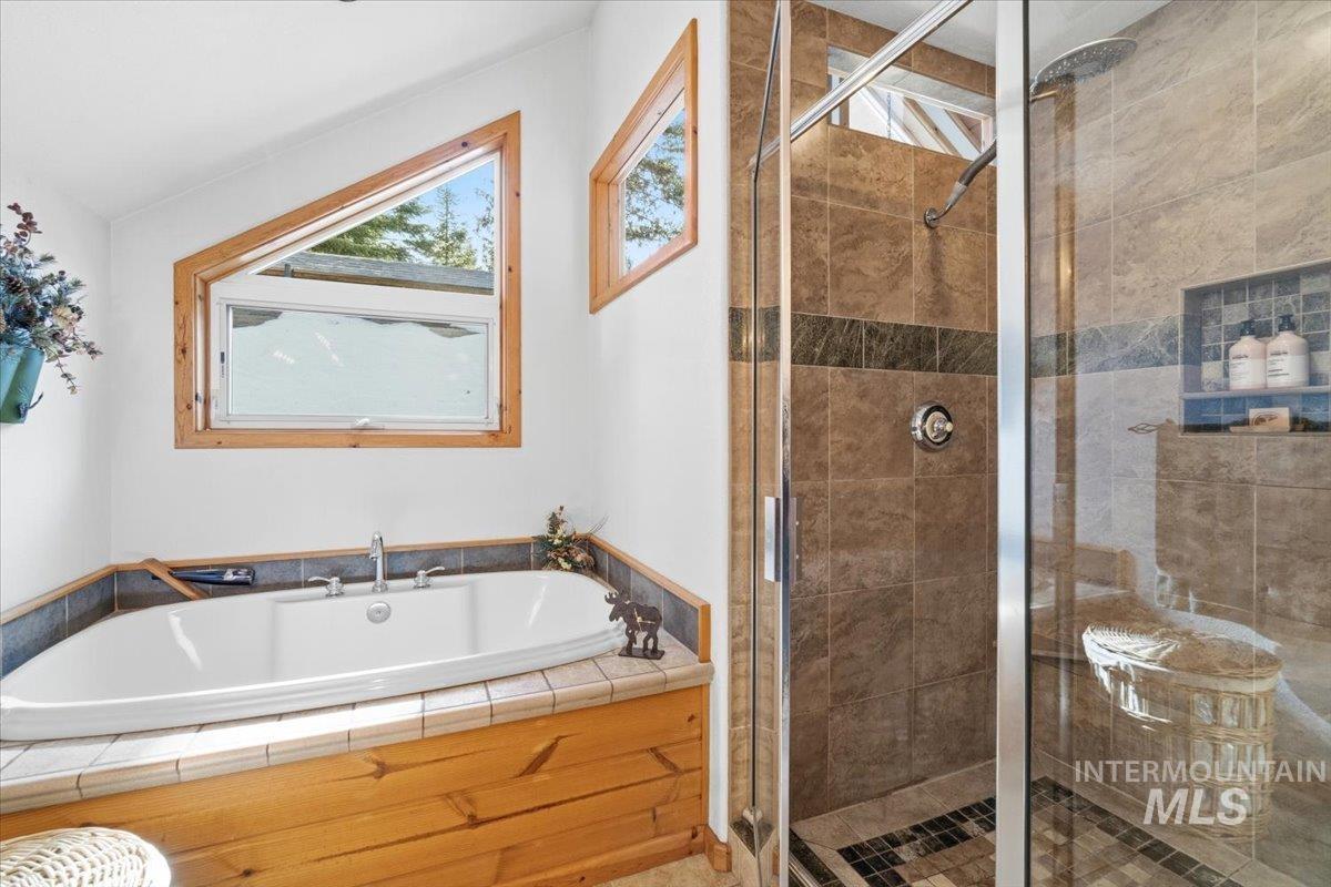 1085 Chip Shot Dr, McCall, Idaho 83638, 3 Bedrooms, 3 Bathrooms, Residential For Sale, Price $1,390,000, 98979579