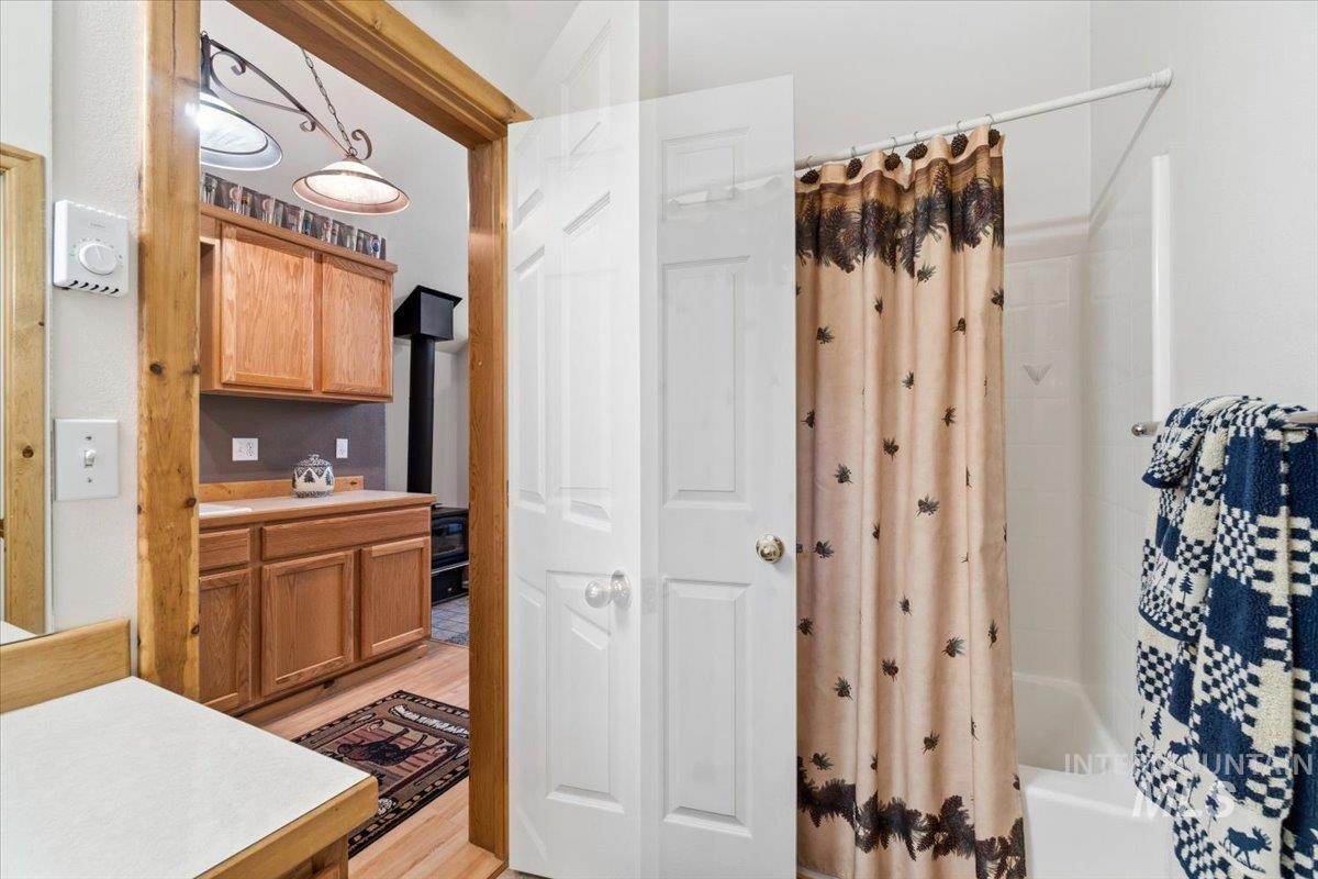 1085 Chip Shot Dr, McCall, Idaho 83638, 3 Bedrooms, 3 Bathrooms, Residential For Sale, Price $1,390,000, 98979579