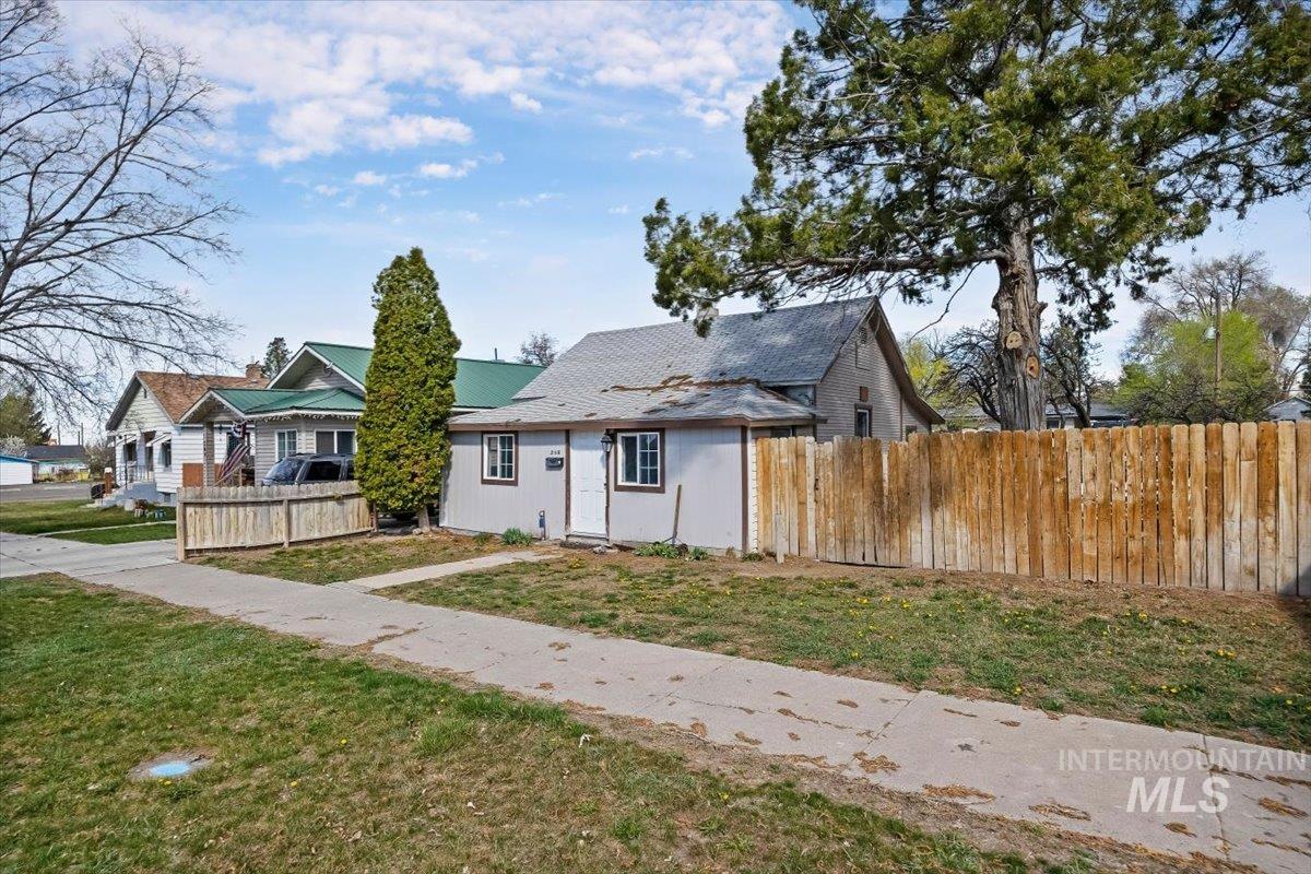 308 E Avenue E, Jerome, Idaho 83338-3131, 3 Bedrooms, 1 Bathroom, Residential For Sale, Price $175,000,MLS 98979581