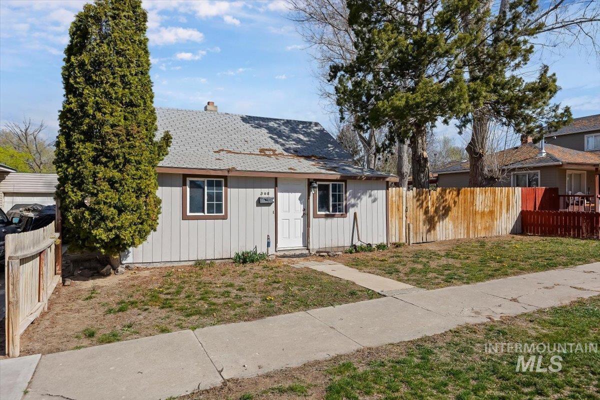 308 E Avenue E, Jerome, Idaho 83338-3131, 3 Bedrooms, 1 Bathroom, Residential For Sale, Price $175,000,MLS 98979581