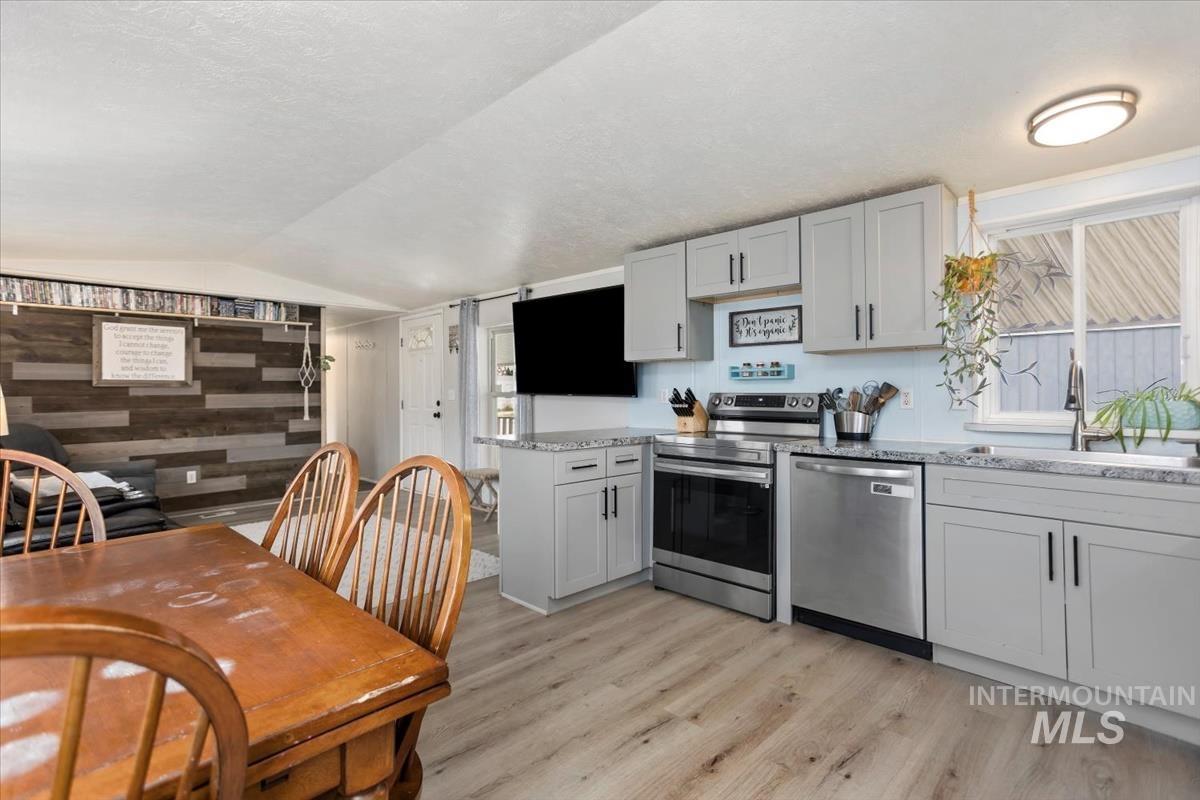 101 S Flagstone Ln, Eagle, Idaho 83616, 3 Bedrooms, 1.5 Bathrooms, Residential For Sale, Price $109,999,MLS 98979584