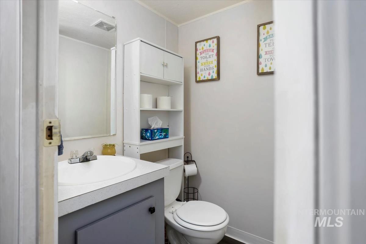 101 S Flagstone Ln, Eagle, Idaho 83616, 3 Bedrooms, 1.5 Bathrooms, Residential For Sale, Price $109,999,MLS 98979584