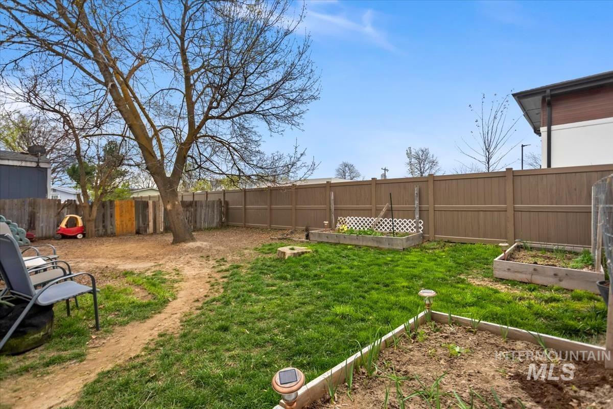 101 S Flagstone Ln, Eagle, Idaho 83616, 3 Bedrooms, 1.5 Bathrooms, Residential For Sale, Price $109,999,MLS 98979584