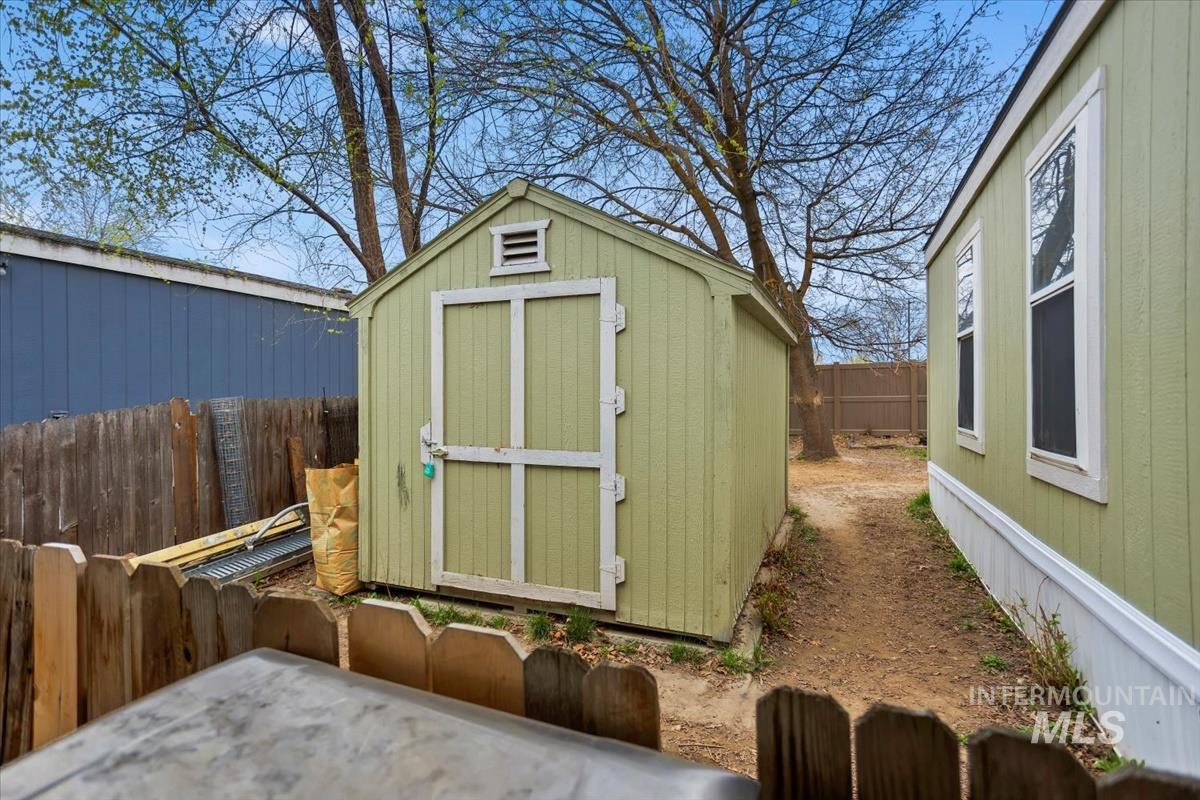 101 S Flagstone Ln, Eagle, Idaho 83616, 3 Bedrooms, 1.5 Bathrooms, Residential For Sale, Price $109,999,MLS 98979584