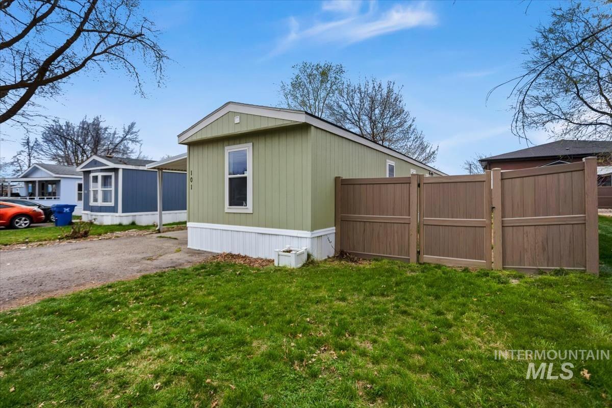 101 S Flagstone Ln, Eagle, Idaho 83616, 3 Bedrooms, 1.5 Bathrooms, Residential For Sale, Price $109,999,MLS 98979584