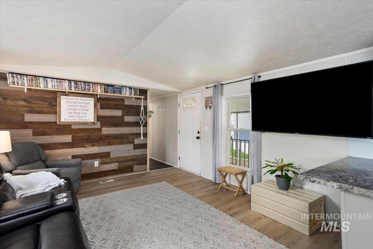 101 S Flagstone Ln, Eagle, Idaho 83616, 3 Bedrooms, 1.5 Bathrooms, Residential For Sale, Price $109,999,MLS 98979584