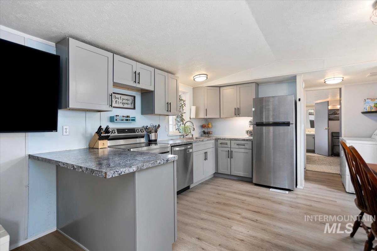 101 S Flagstone Ln, Eagle, Idaho 83616, 3 Bedrooms, 1.5 Bathrooms, Residential For Sale, Price $109,999,MLS 98979584